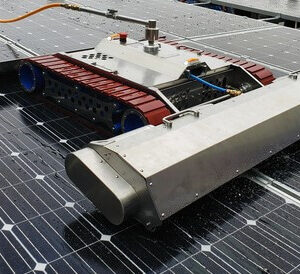 Robot vệ sinh pin năng lượng mặt trời