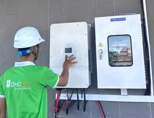Tủ điện năng lượng mặt trời Hybrid 3 Pha